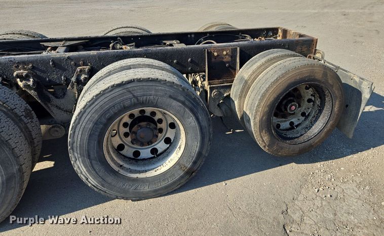 image for item DT7758 2010 Kenworth T800 truck cab and chassis