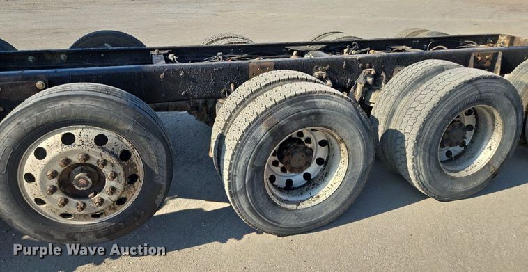 image for item DT7758 2010 Kenworth T800 truck cab and chassis