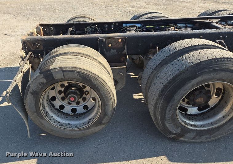 image for item DT7758 2010 Kenworth T800 truck cab and chassis