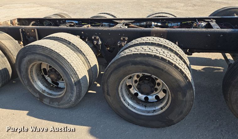 image for item DT7758 2010 Kenworth T800 truck cab and chassis