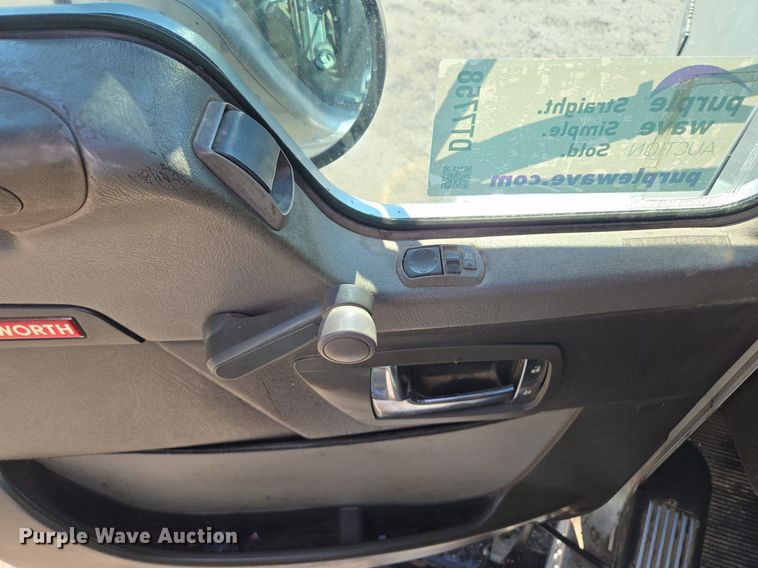 image for item DT7758 2010 Kenworth T800 truck cab and chassis