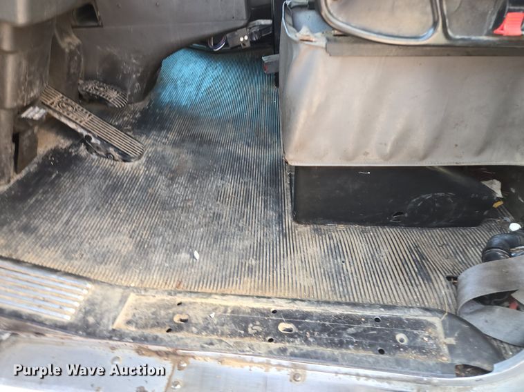 image for item DT7758 2010 Kenworth T800 truck cab and chassis