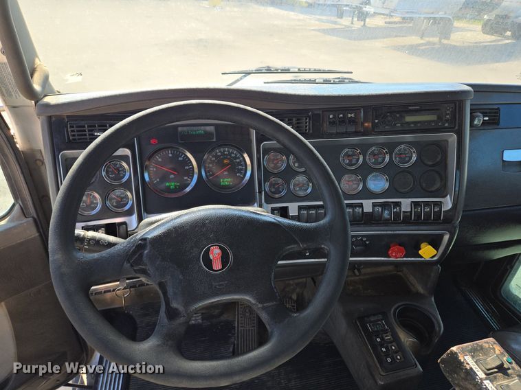 image for item DT7758 2010 Kenworth T800 truck cab and chassis