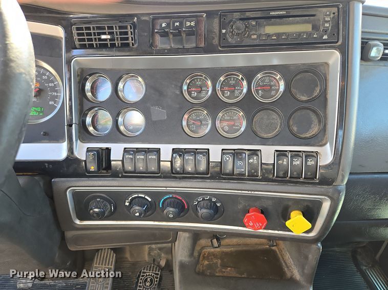 image for item DT7758 2010 Kenworth T800 truck cab and chassis