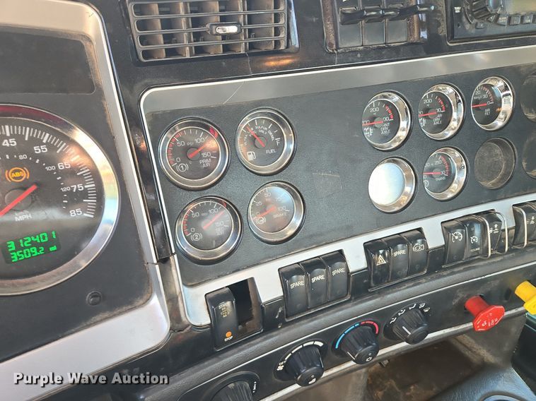 image for item DT7758 2010 Kenworth T800 truck cab and chassis