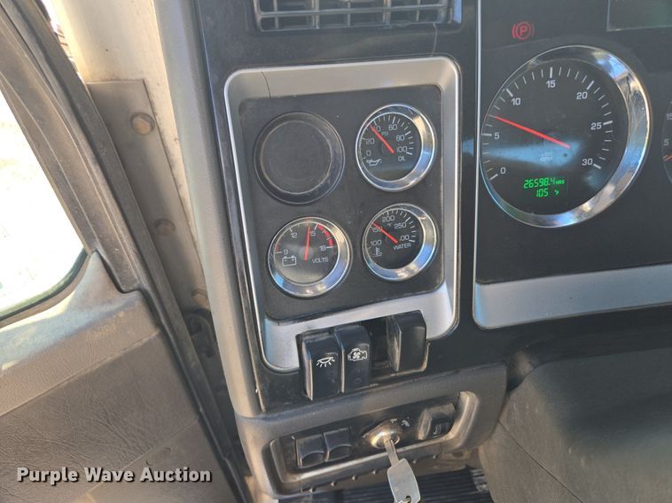 image for item DT7758 2010 Kenworth T800 truck cab and chassis