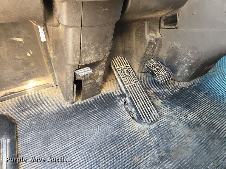 image for item DT7758 2010 Kenworth T800 truck cab and chassis