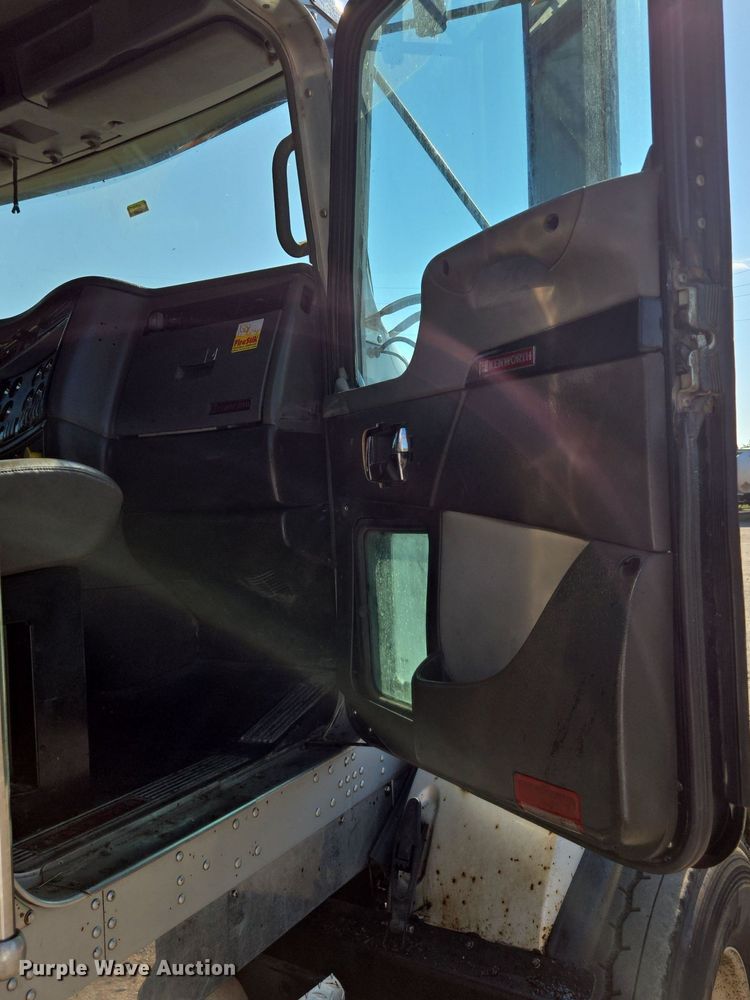 image for item DT7758 2010 Kenworth T800 truck cab and chassis