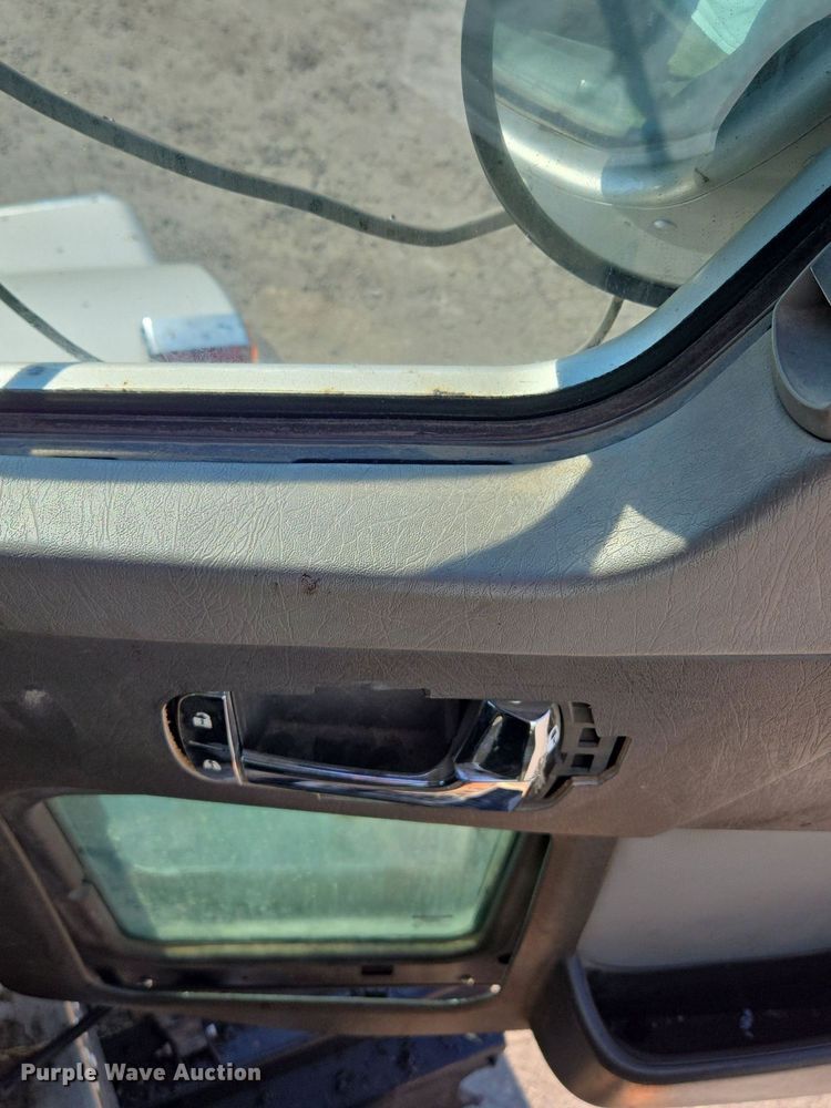 image for item DT7758 2010 Kenworth T800 truck cab and chassis