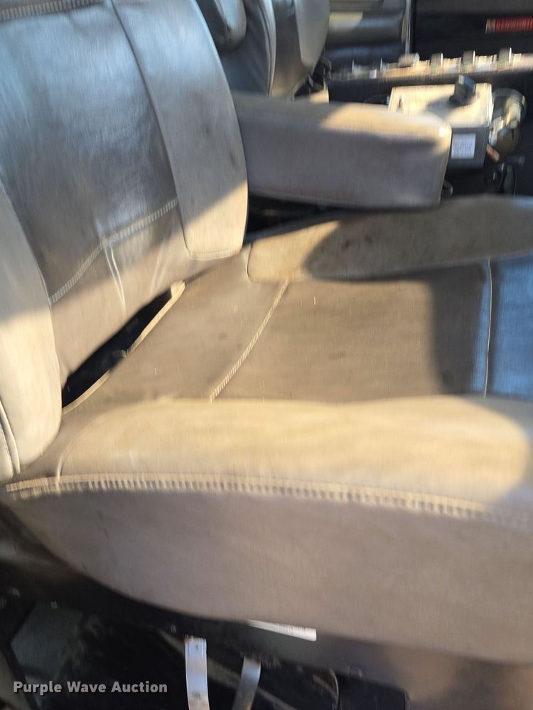 image for item DT7758 2010 Kenworth T800 truck cab and chassis