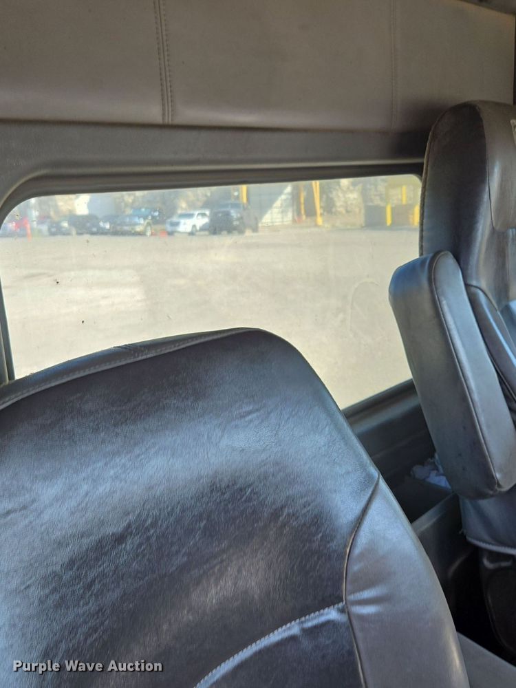 image for item DT7758 2010 Kenworth T800 truck cab and chassis