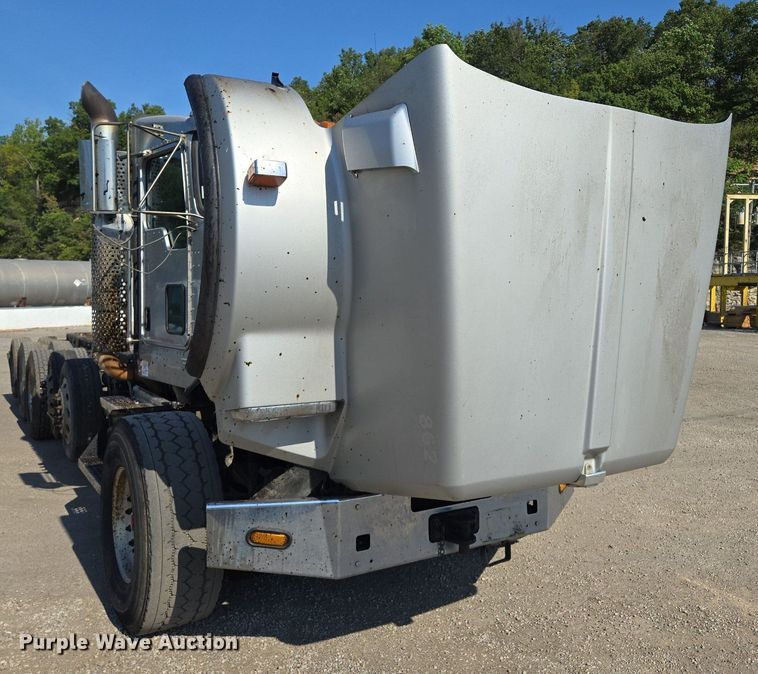 image for item DT7758 2010 Kenworth T800 truck cab and chassis