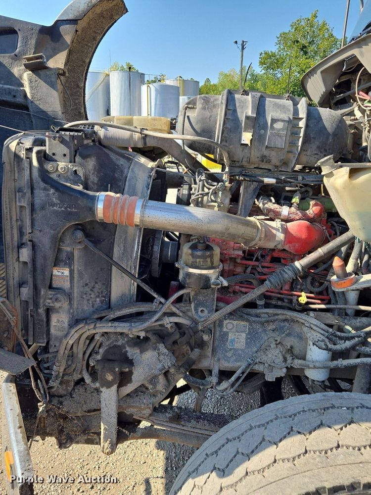 image for item DT7758 2010 Kenworth T800 truck cab and chassis