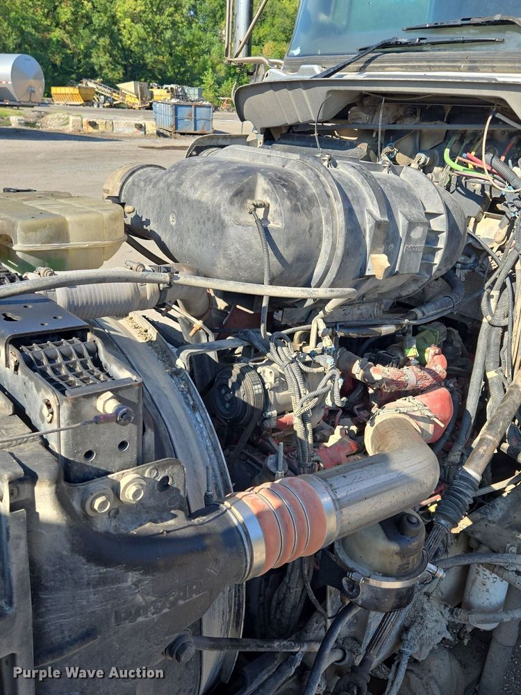 image for item DT7758 2010 Kenworth T800 truck cab and chassis