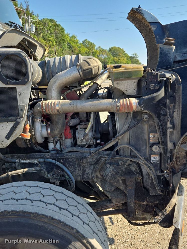 image for item DT7758 2010 Kenworth T800 truck cab and chassis