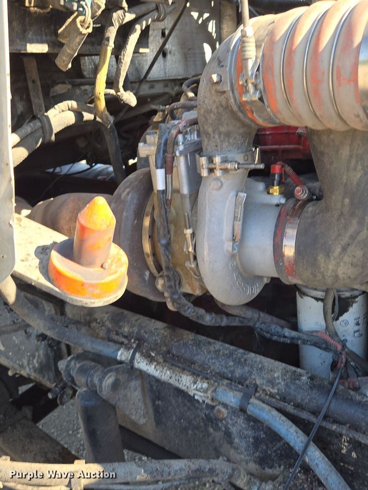 image for item DT7758 2010 Kenworth T800 truck cab and chassis