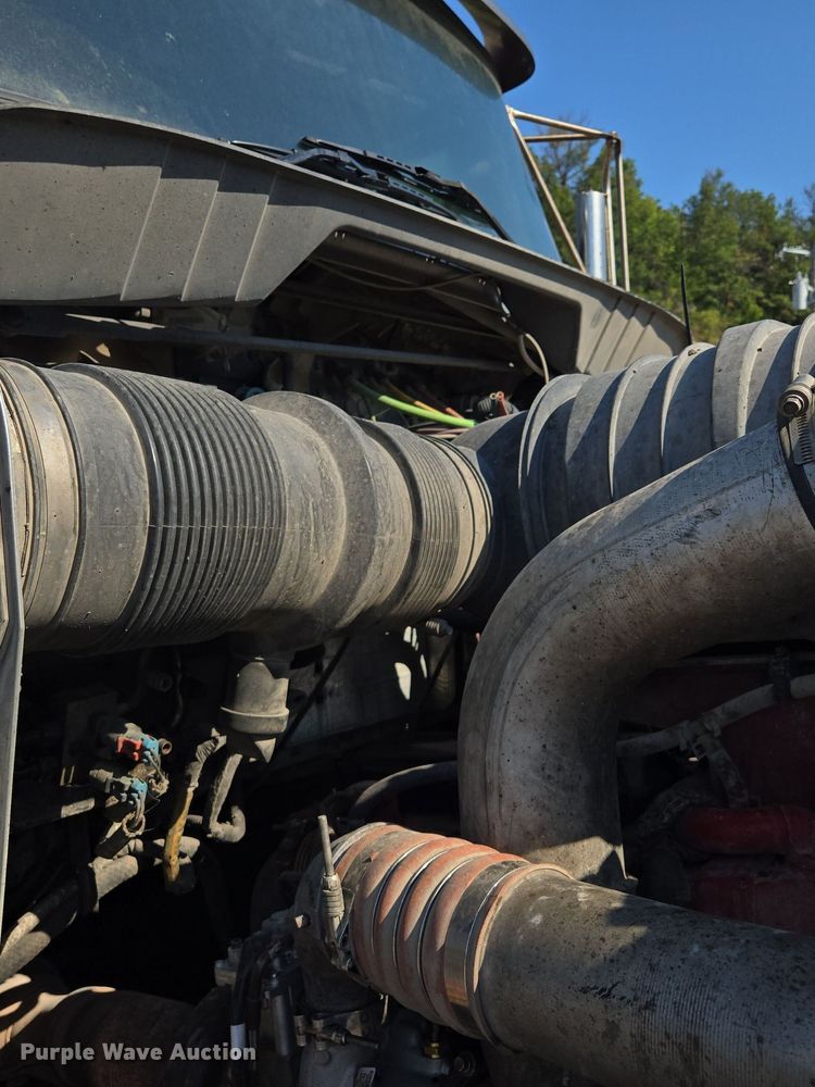 image for item DT7758 2010 Kenworth T800 truck cab and chassis