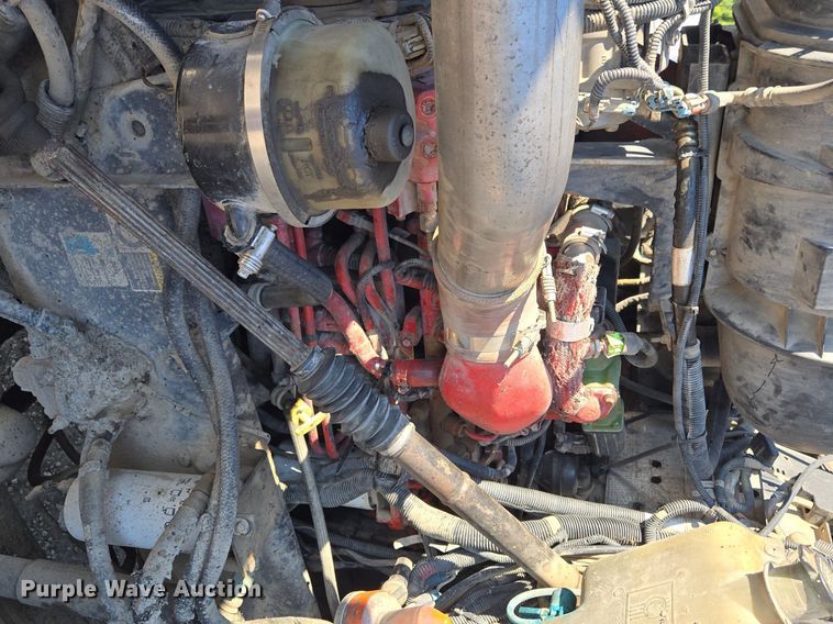 image for item DT7758 2010 Kenworth T800 truck cab and chassis