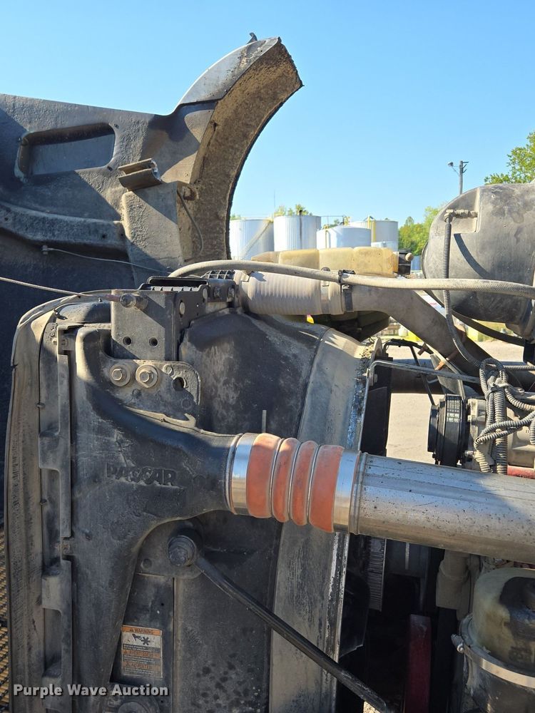 image for item DT7758 2010 Kenworth T800 truck cab and chassis