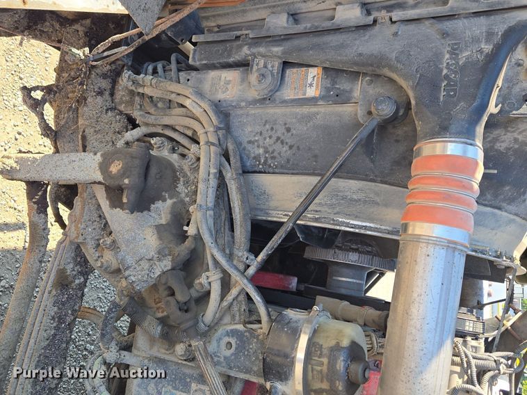 image for item DT7758 2010 Kenworth T800 truck cab and chassis