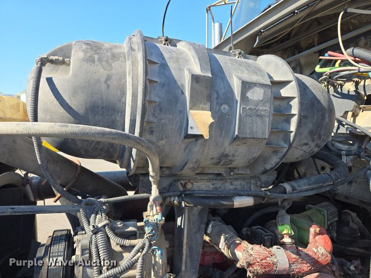 image for item DT7758 2010 Kenworth T800 truck cab and chassis