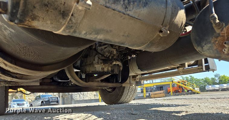 image for item DT7758 2010 Kenworth T800 truck cab and chassis