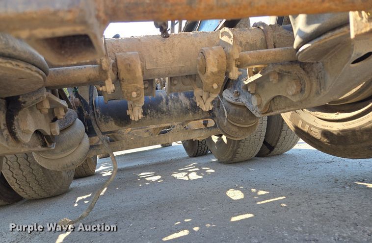 image for item DT7758 2010 Kenworth T800 truck cab and chassis