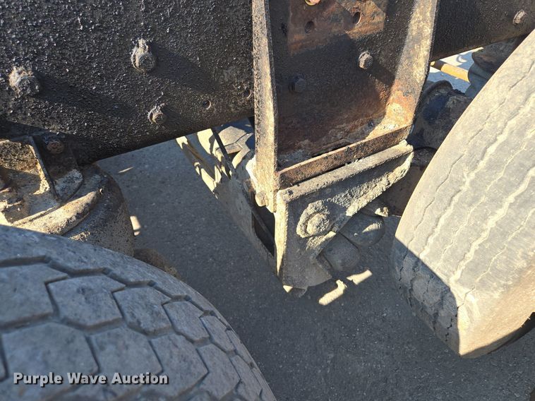 image for item DT7758 2010 Kenworth T800 truck cab and chassis