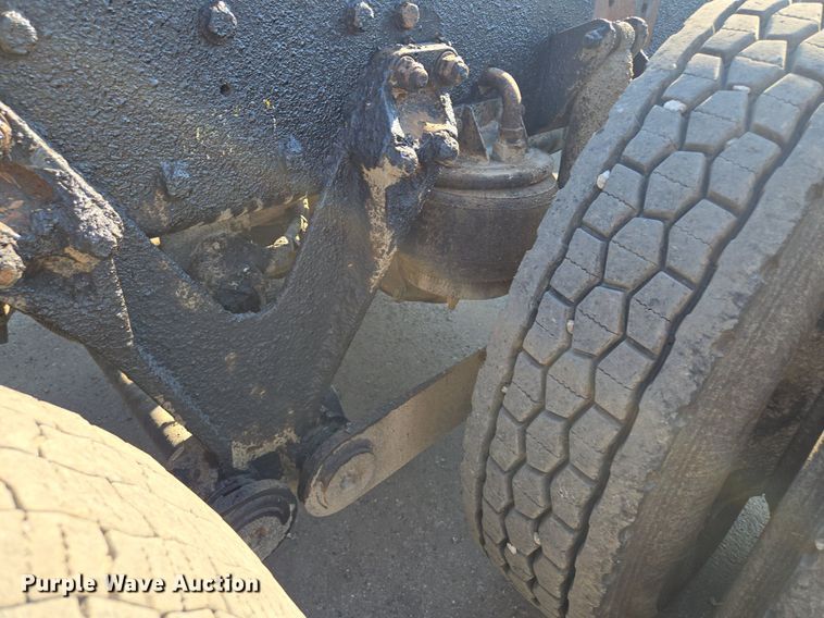 image for item DT7758 2010 Kenworth T800 truck cab and chassis