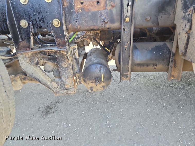 image for item DT7758 2010 Kenworth T800 truck cab and chassis