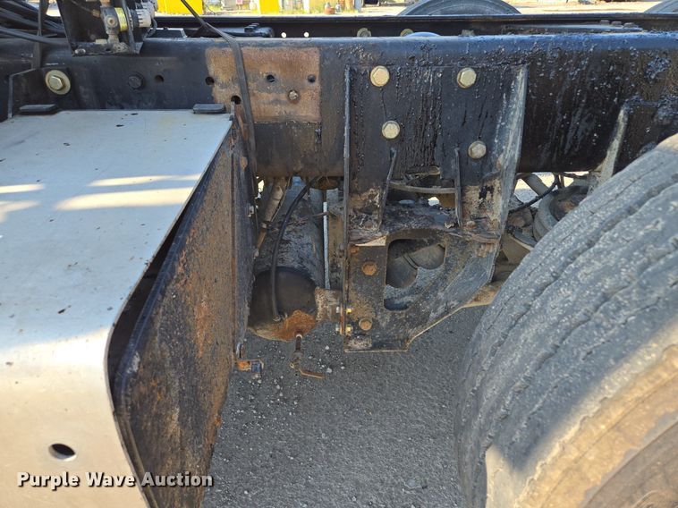 image for item DT7758 2010 Kenworth T800 truck cab and chassis