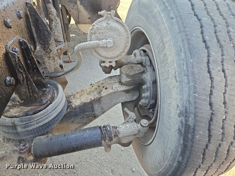 image for item DT7758 2010 Kenworth T800 truck cab and chassis