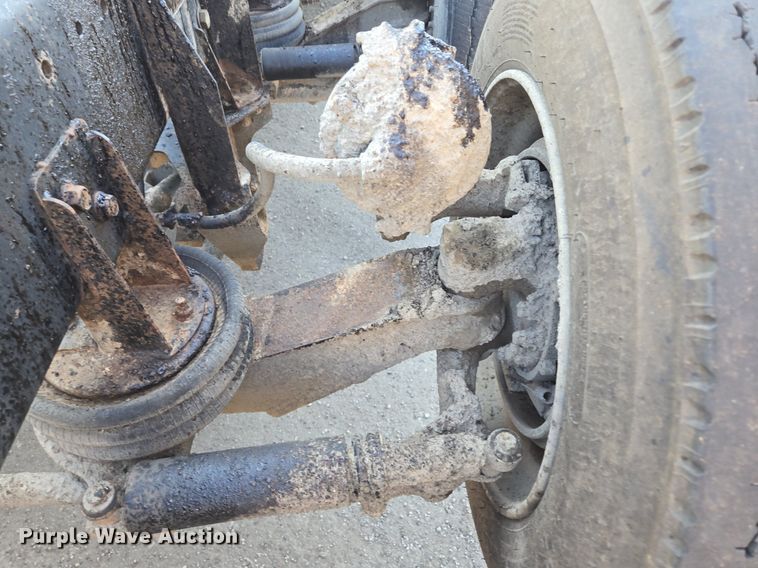 image for item DT7758 2010 Kenworth T800 truck cab and chassis