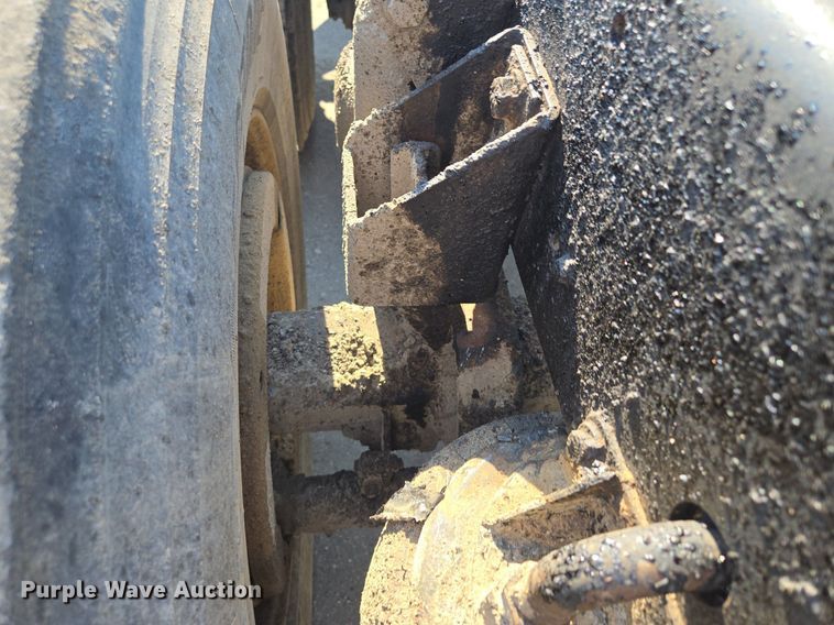 image for item DT7758 2010 Kenworth T800 truck cab and chassis