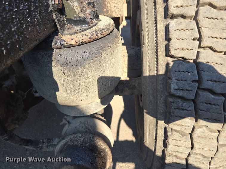 image for item DT7758 2010 Kenworth T800 truck cab and chassis