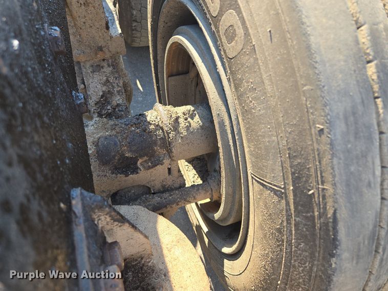 image for item DT7758 2010 Kenworth T800 truck cab and chassis