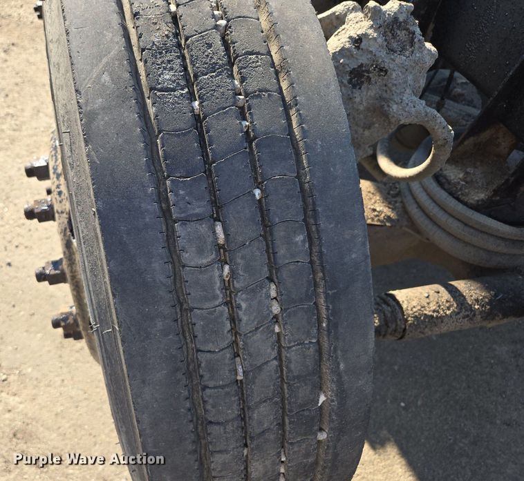 image for item DT7758 2010 Kenworth T800 truck cab and chassis