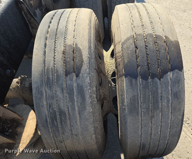 image for item DT7758 2010 Kenworth T800 truck cab and chassis