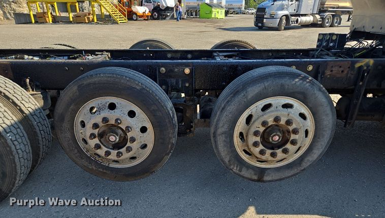 image for item DT7758 2010 Kenworth T800 truck cab and chassis