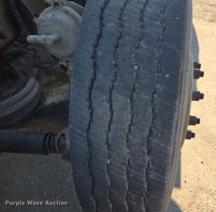 image for item DT7758 2010 Kenworth T800 truck cab and chassis