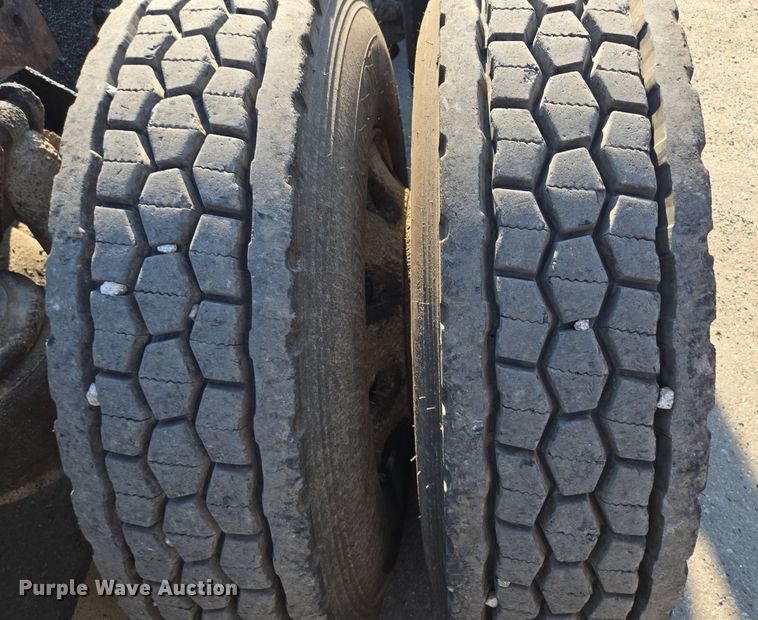 image for item DT7758 2010 Kenworth T800 truck cab and chassis