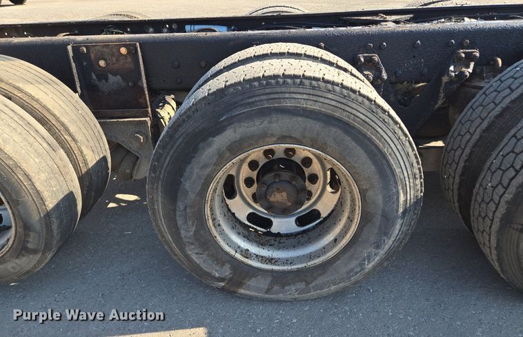 image for item DT7758 2010 Kenworth T800 truck cab and chassis