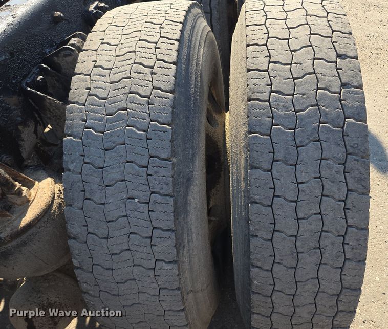 image for item DT7758 2010 Kenworth T800 truck cab and chassis