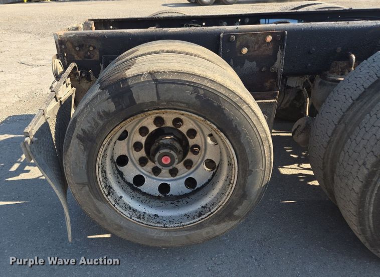 image for item DT7758 2010 Kenworth T800 truck cab and chassis