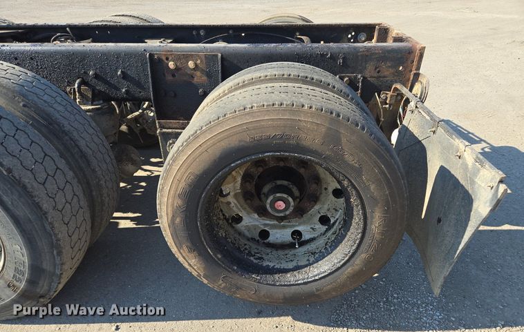 image for item DT7758 2010 Kenworth T800 truck cab and chassis