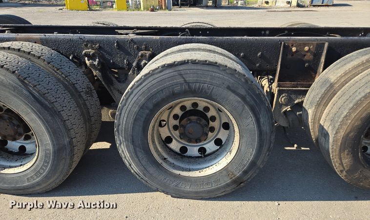 image for item DT7758 2010 Kenworth T800 truck cab and chassis