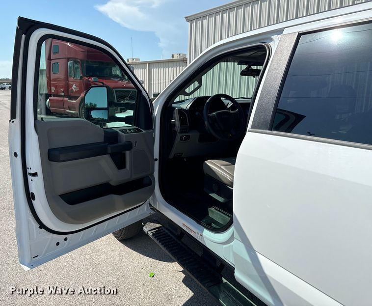 image for item DX1082 2022 Ford F550 Super Duty XL Crew Cab pickup truck