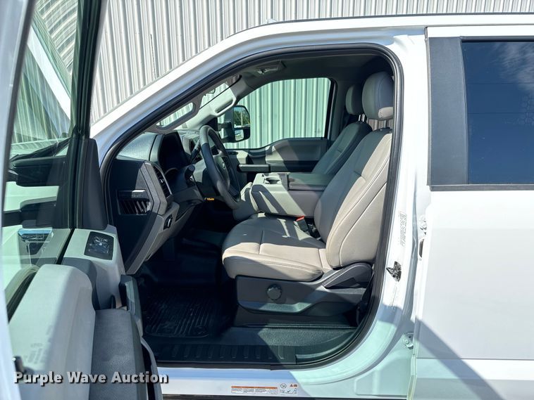 image for item DX1082 2022 Ford F550 Super Duty XL Crew Cab pickup truck