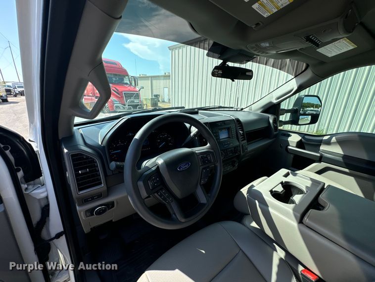 image for item DX1082 2022 Ford F550 Super Duty XL Crew Cab pickup truck