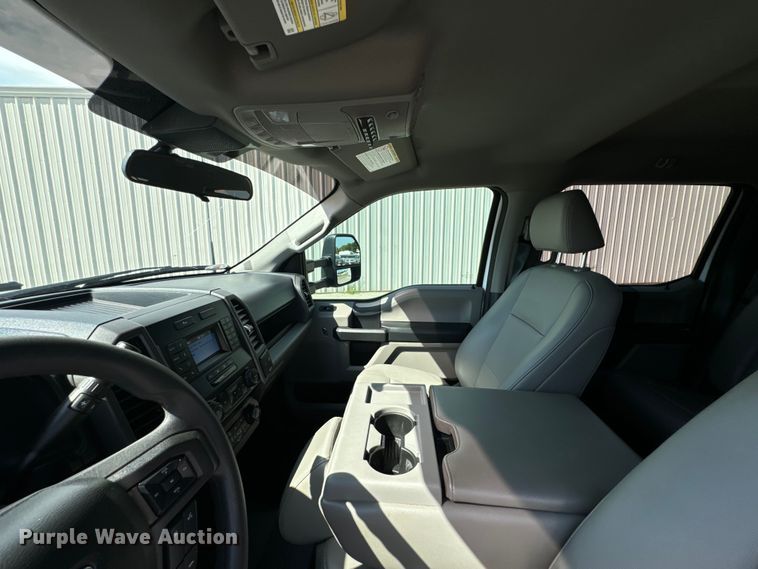 image for item DX1082 2022 Ford F550 Super Duty XL Crew Cab pickup truck